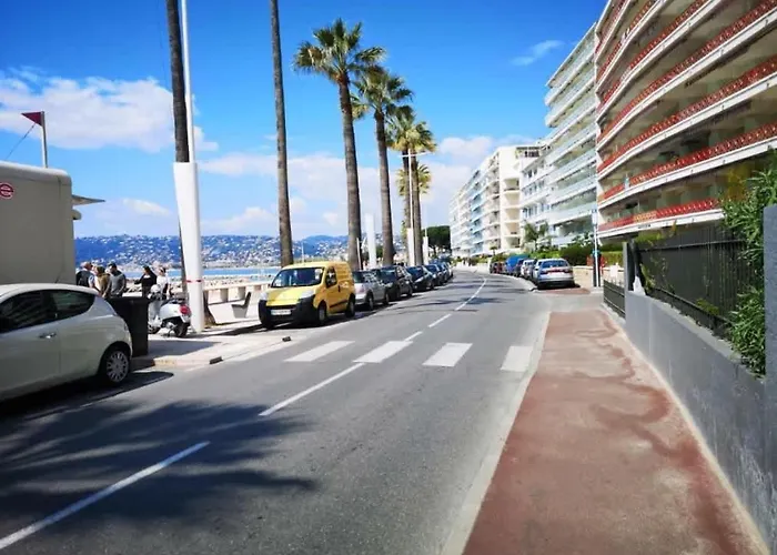 Le Bay Side Plein Coeur De Juan Les Pins En Bord De Mer, Pour Familles Ou Petits Groupes